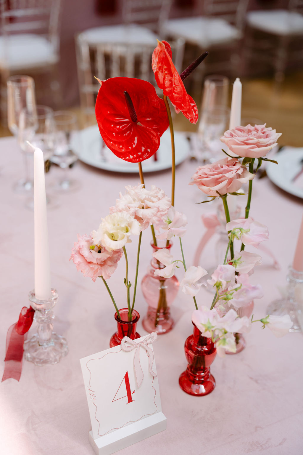 minimalist red and pink wedding decor