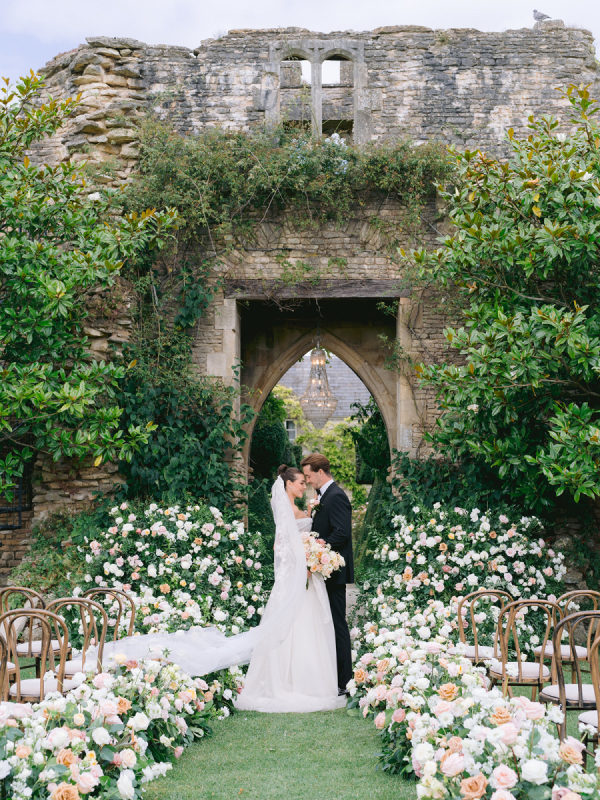 A Luxurious Summer Wedding in the English Countryside at Euridge Manor