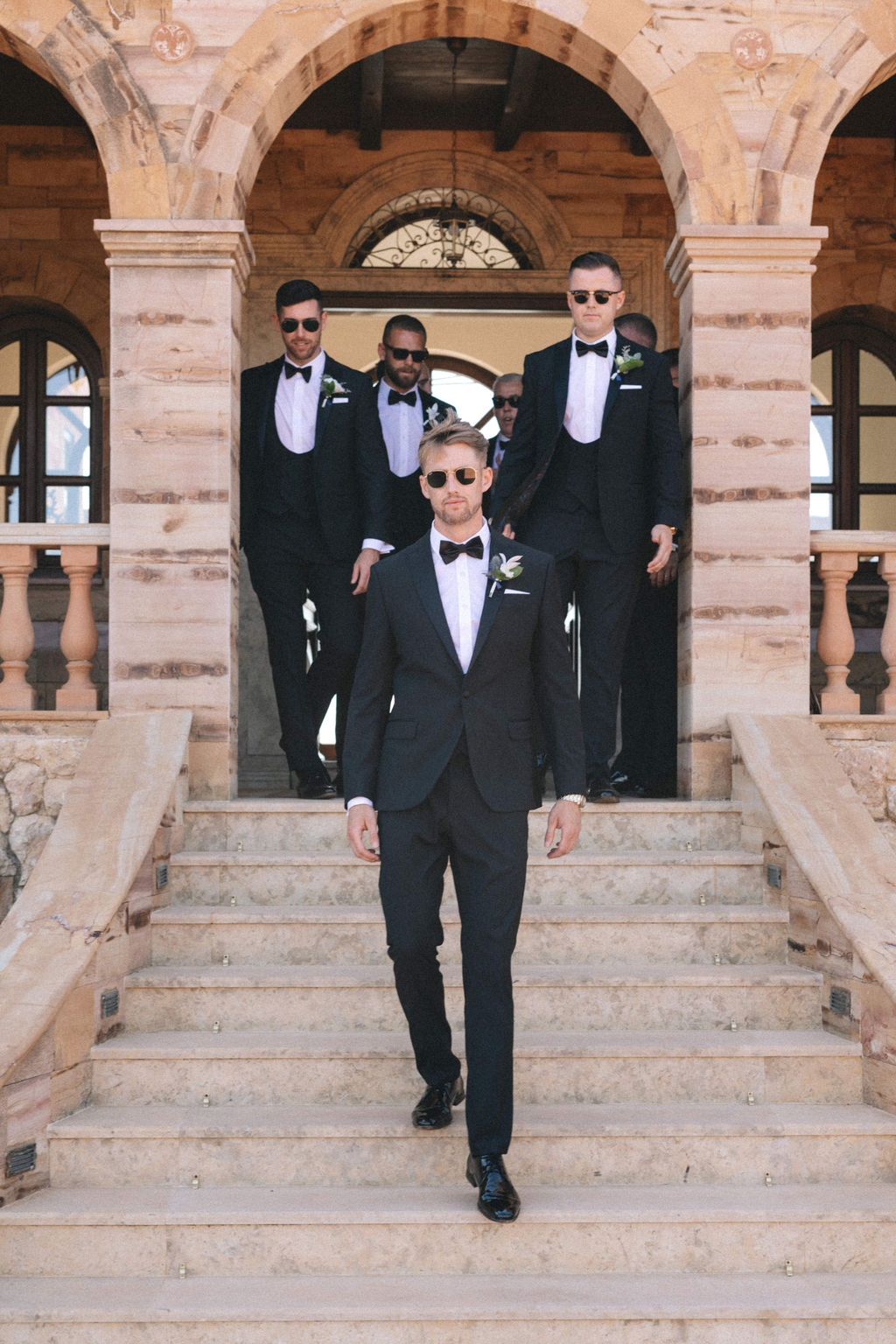 groom and groomsmen photo ideas