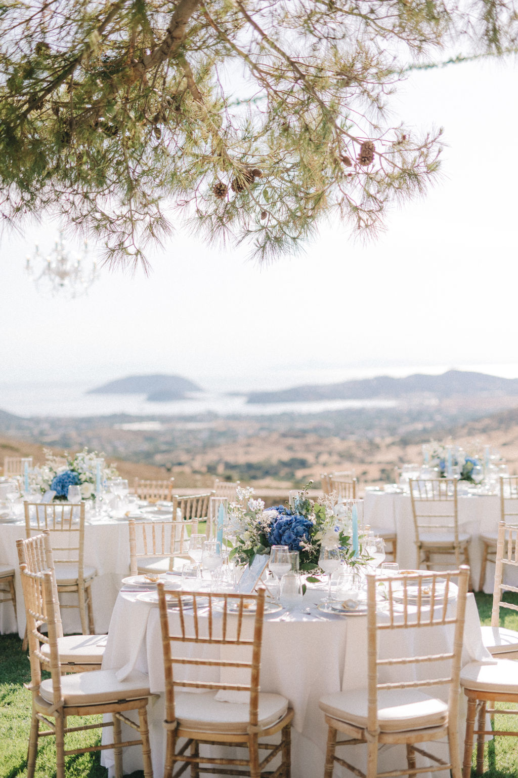 blue and white wedding decor