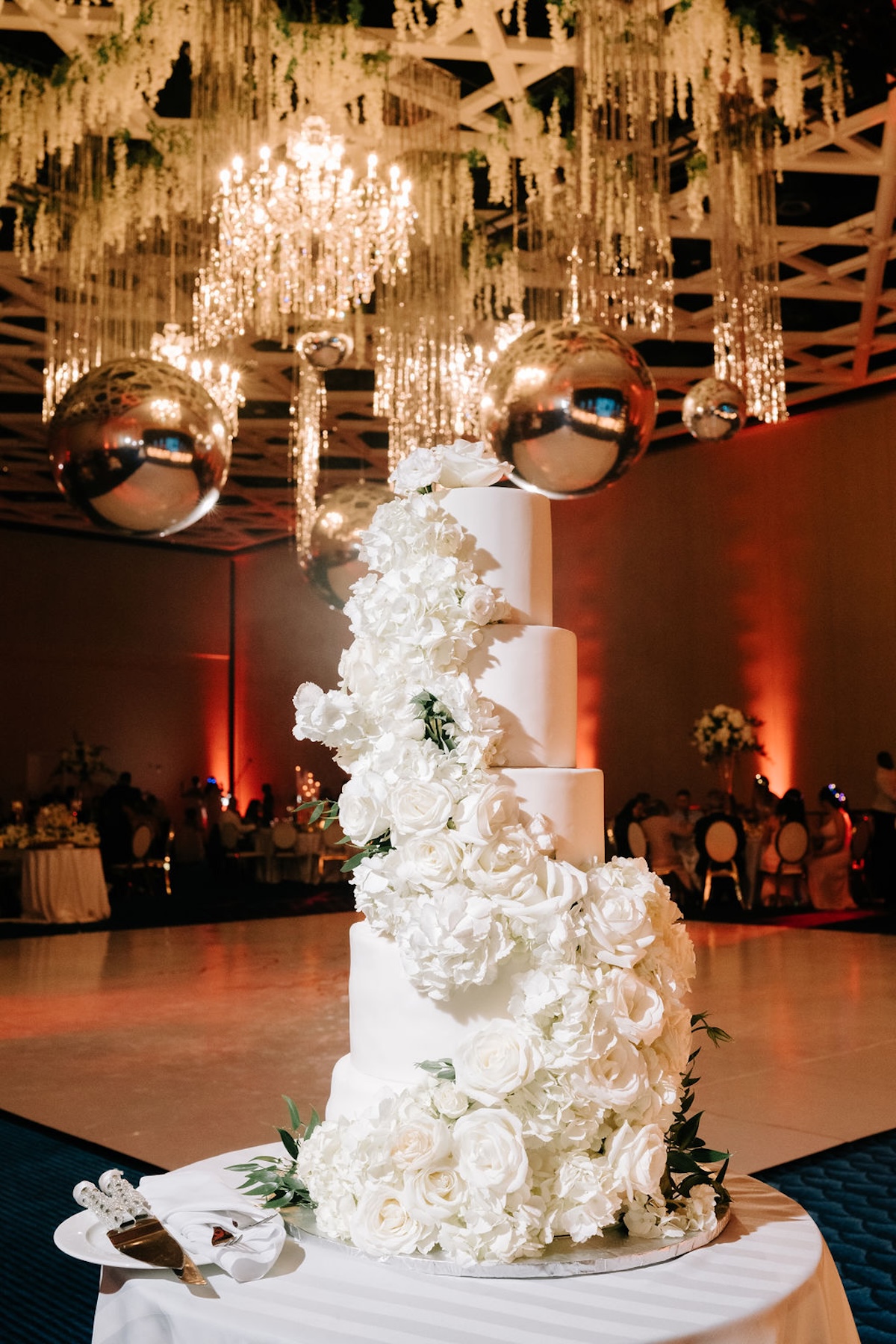 wedding cake with white fresh flowers