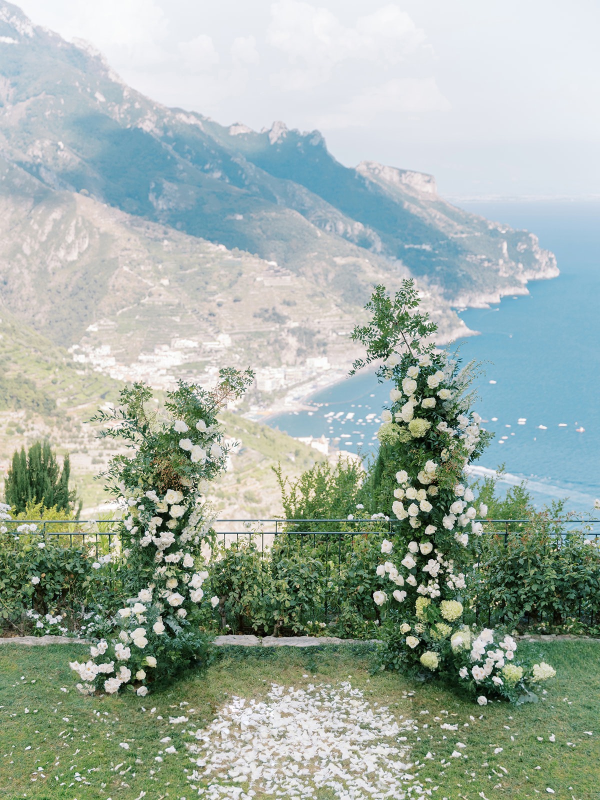 white rose asymmetrical arch for wedding