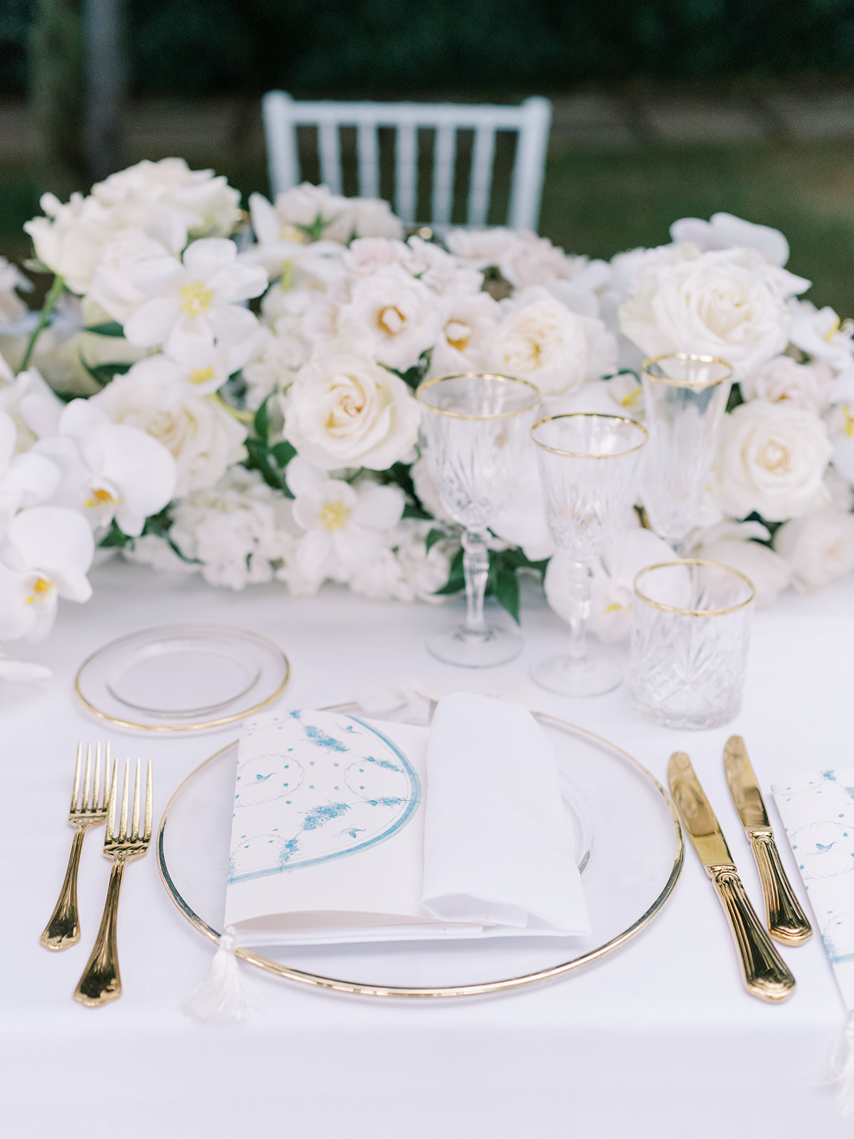 all white floral centerpiece for wedding