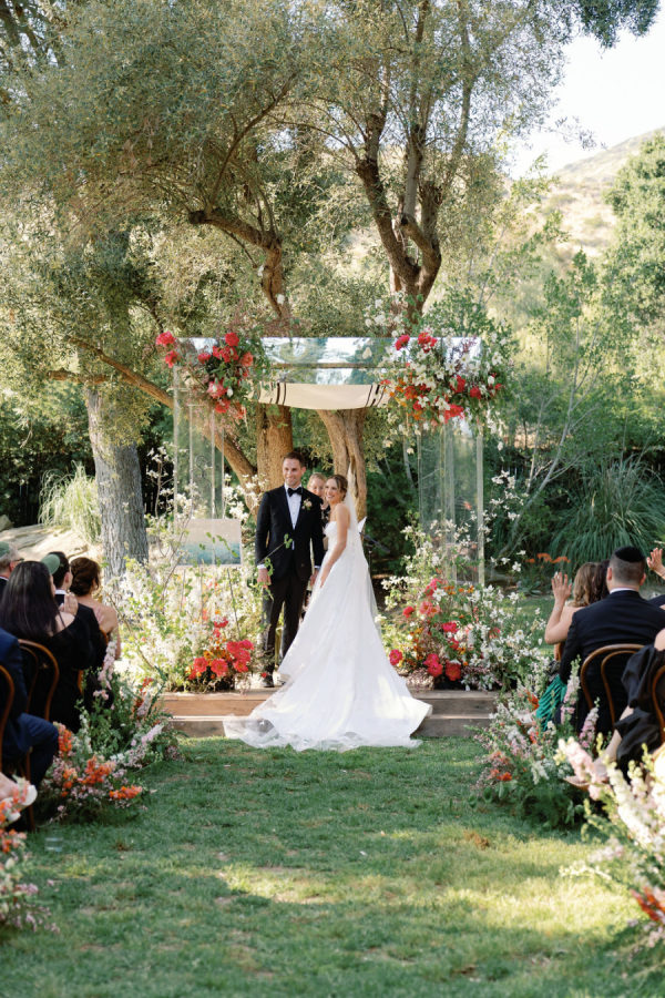 Vibrant Summer Colors and a Touch of Modernity at Hummingbird Nest Ranch