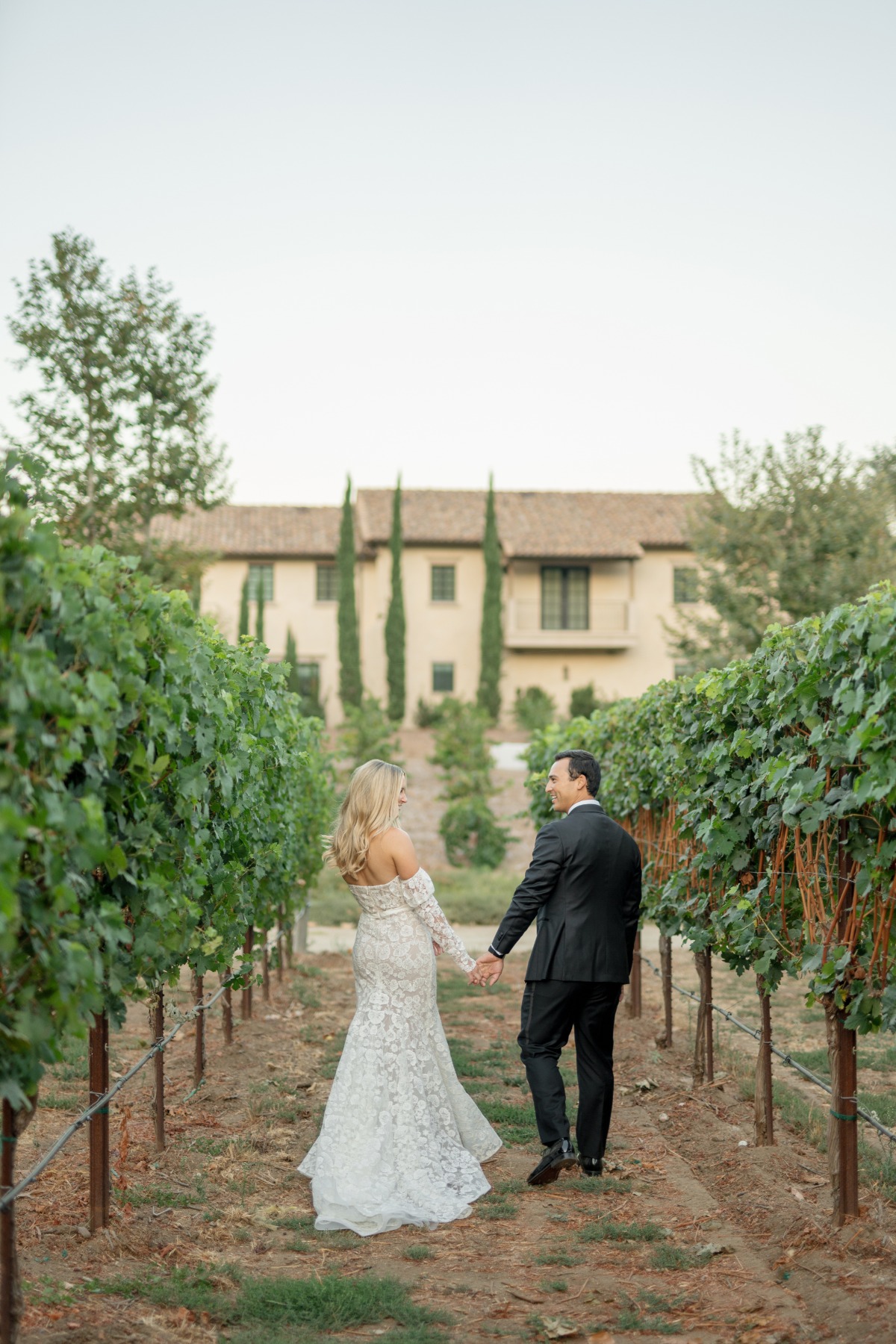 vineyard wedding couples photo ideas