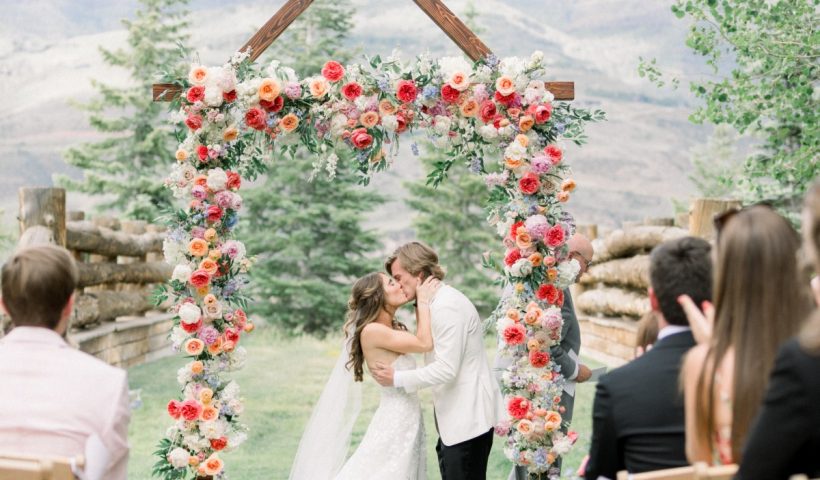 Pastel mountain wedding with some seriously impressive DIY