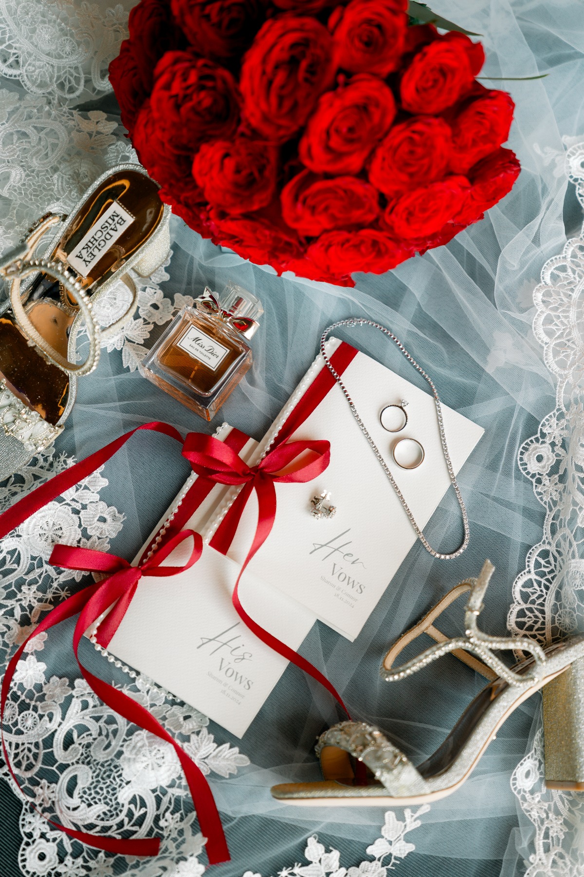 vow booklets with red bows