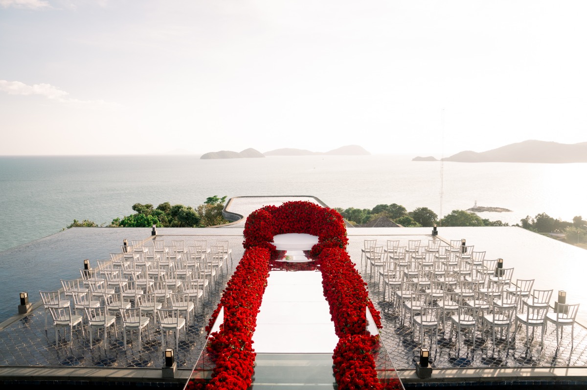 mirrored wedding aisle