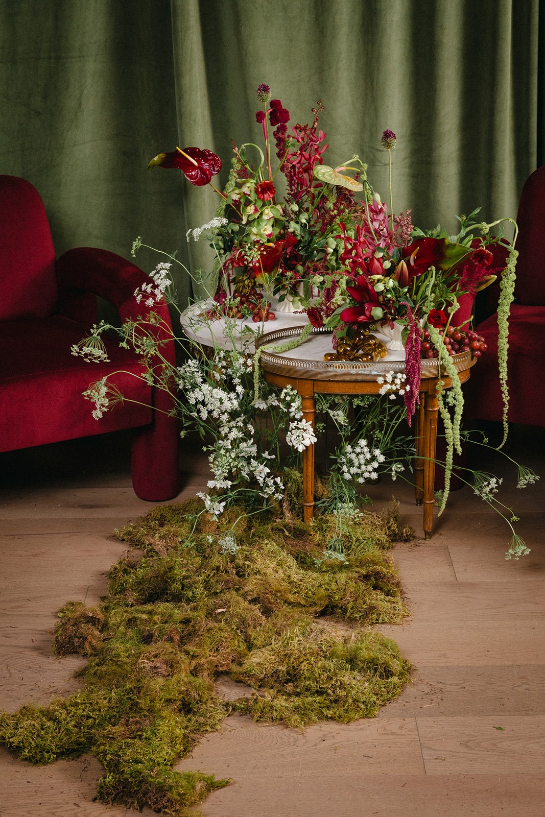 red and green wedding lounge inspiration