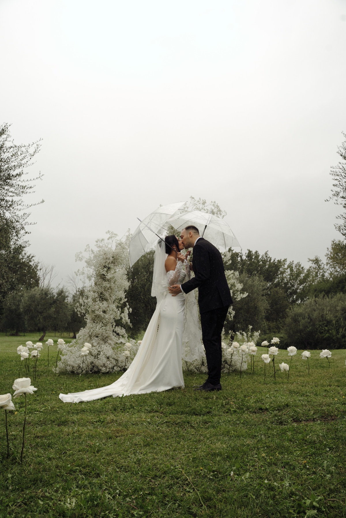 outdoor wedding in the rain