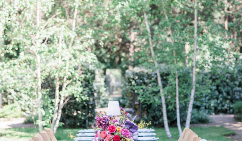 A Colorful Poolside Welcome & a Bold Monochrome Dinner – Provence Editorial