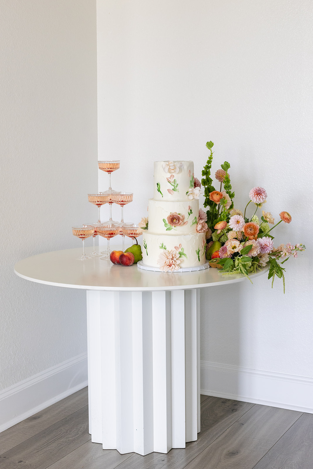painted flowers on wedding cake
