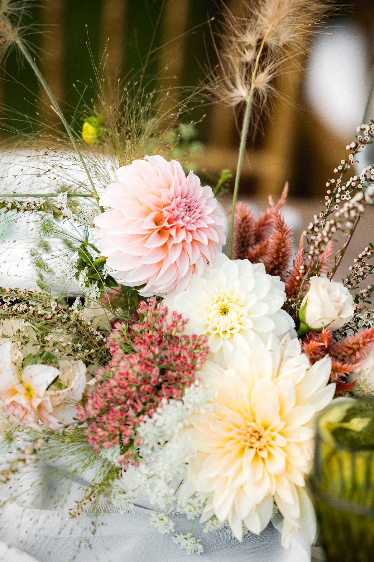 small dahlia wedding table floral arrangements