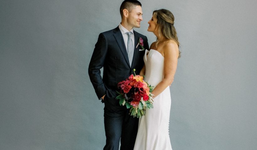 How to soften a modern venue with serpentine design and bold blooms