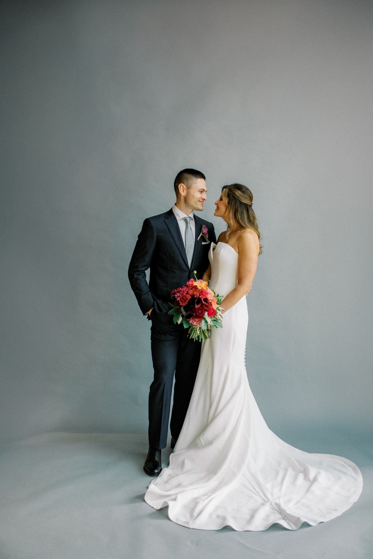 How to soften a modern venue with serpentine design and bold blooms