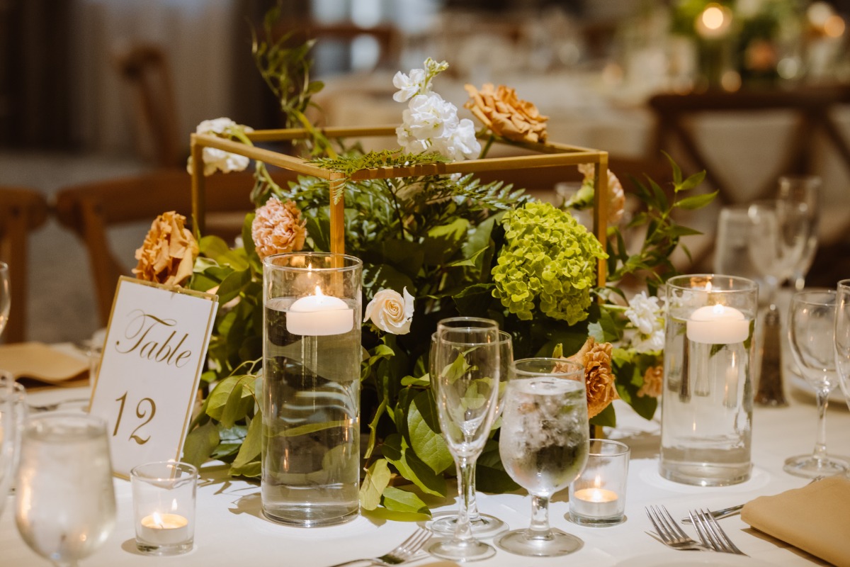 modern floral arrangement ideas for wedding