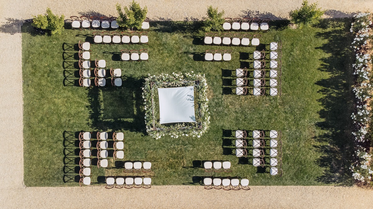 in the round wedding ceremony seating