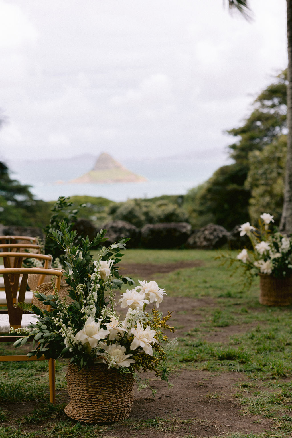 tropical white wedding flowers