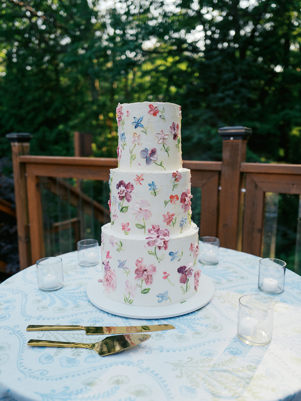 painted flowers on wedding cake ideas