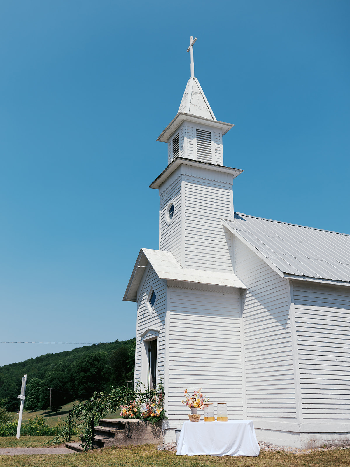 cute vintage chapel for weddings in chicago