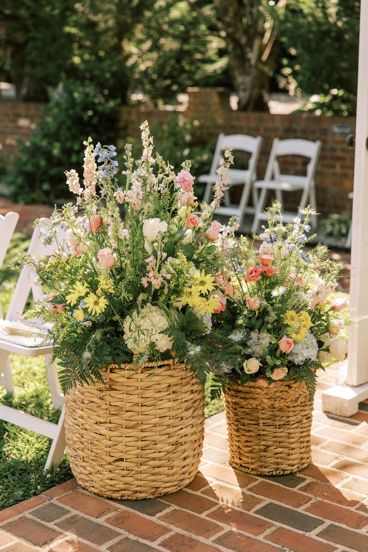 wedding ceremony arrangements in wicker baskets