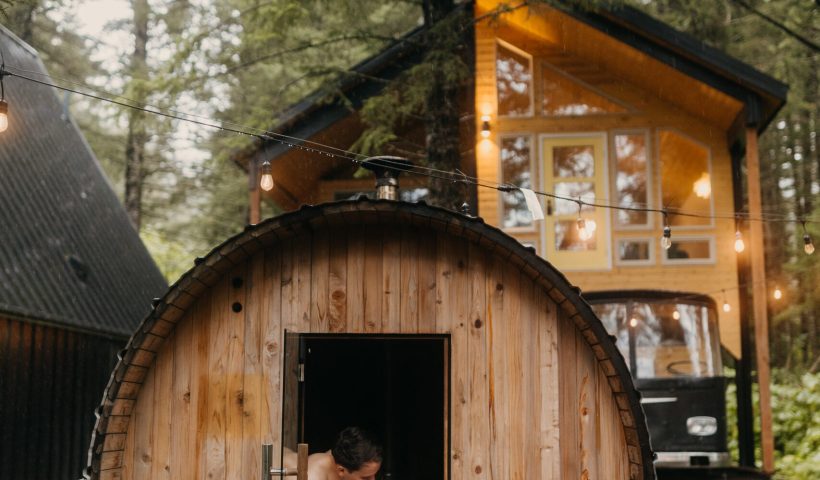 Three-Day Alaska Elopement with Glacier Kayaking, Forest Vows & a Sunset Ridge Dance