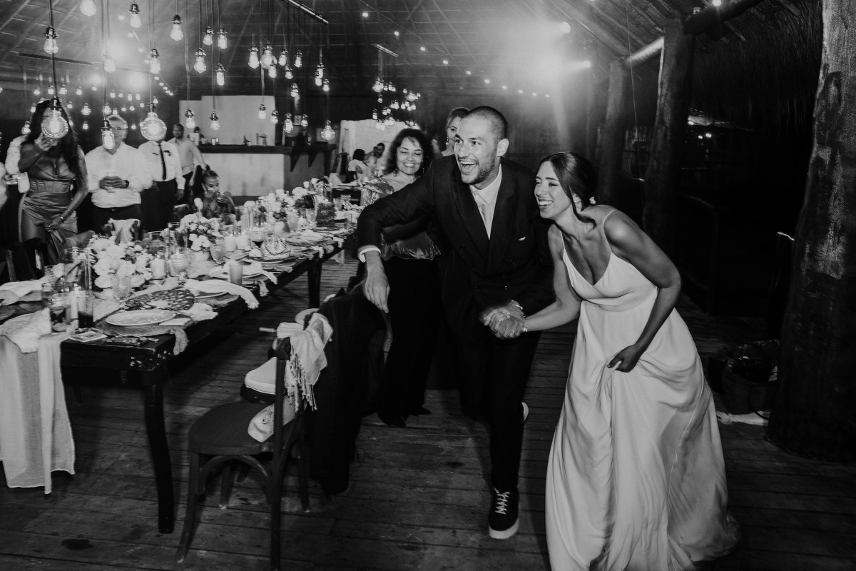 black and white reception reveal photo ideas