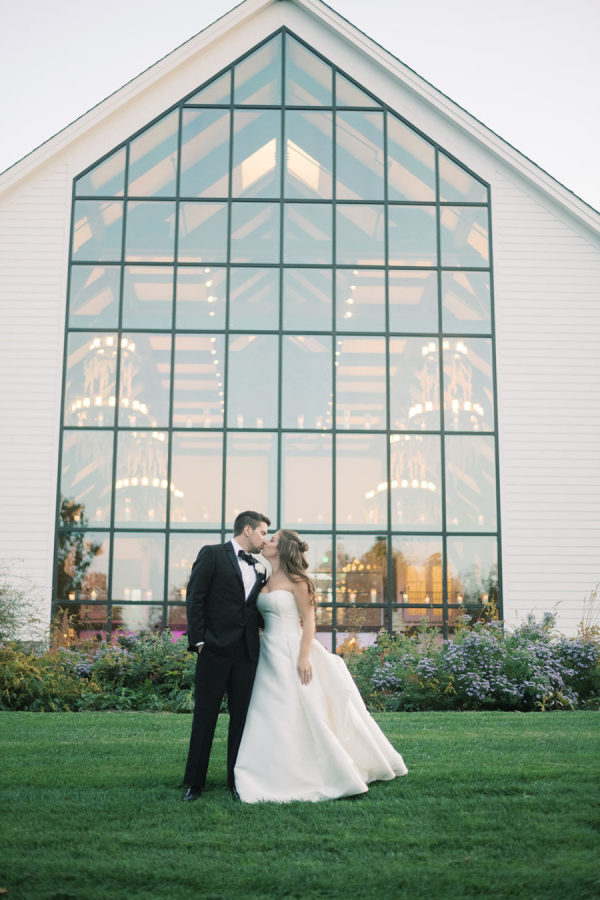 A Modern and Minimalist Wedding Look at the Crossed Keys Estate in New Jersey