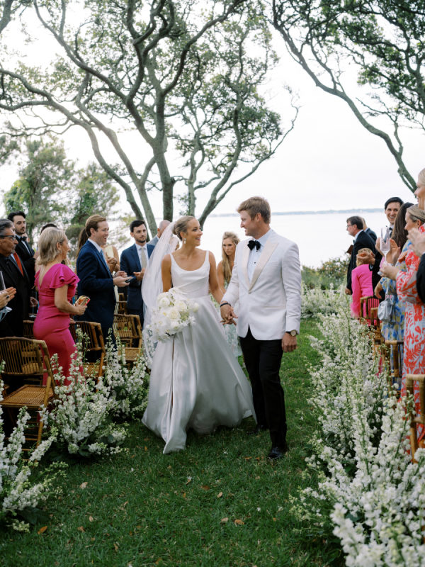 A Modern Coastal Celebration in Blues and Greens Under the Oaks