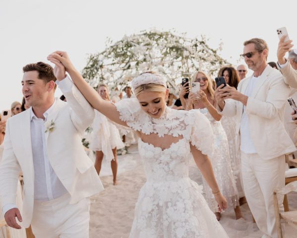 A Refined All-White Coastal Wedding With Modern Elegance by the Sea at Susurros del Corazón