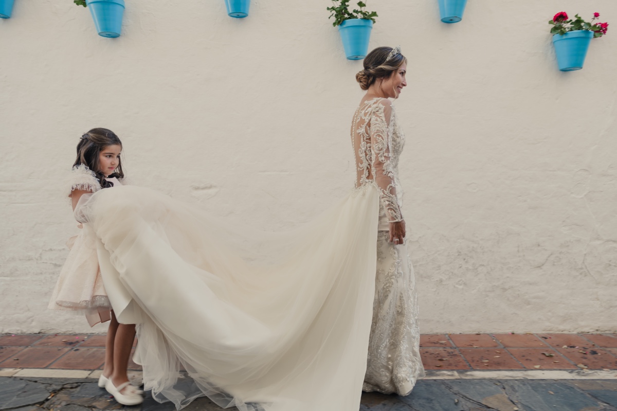 cute flower girl photo ideas