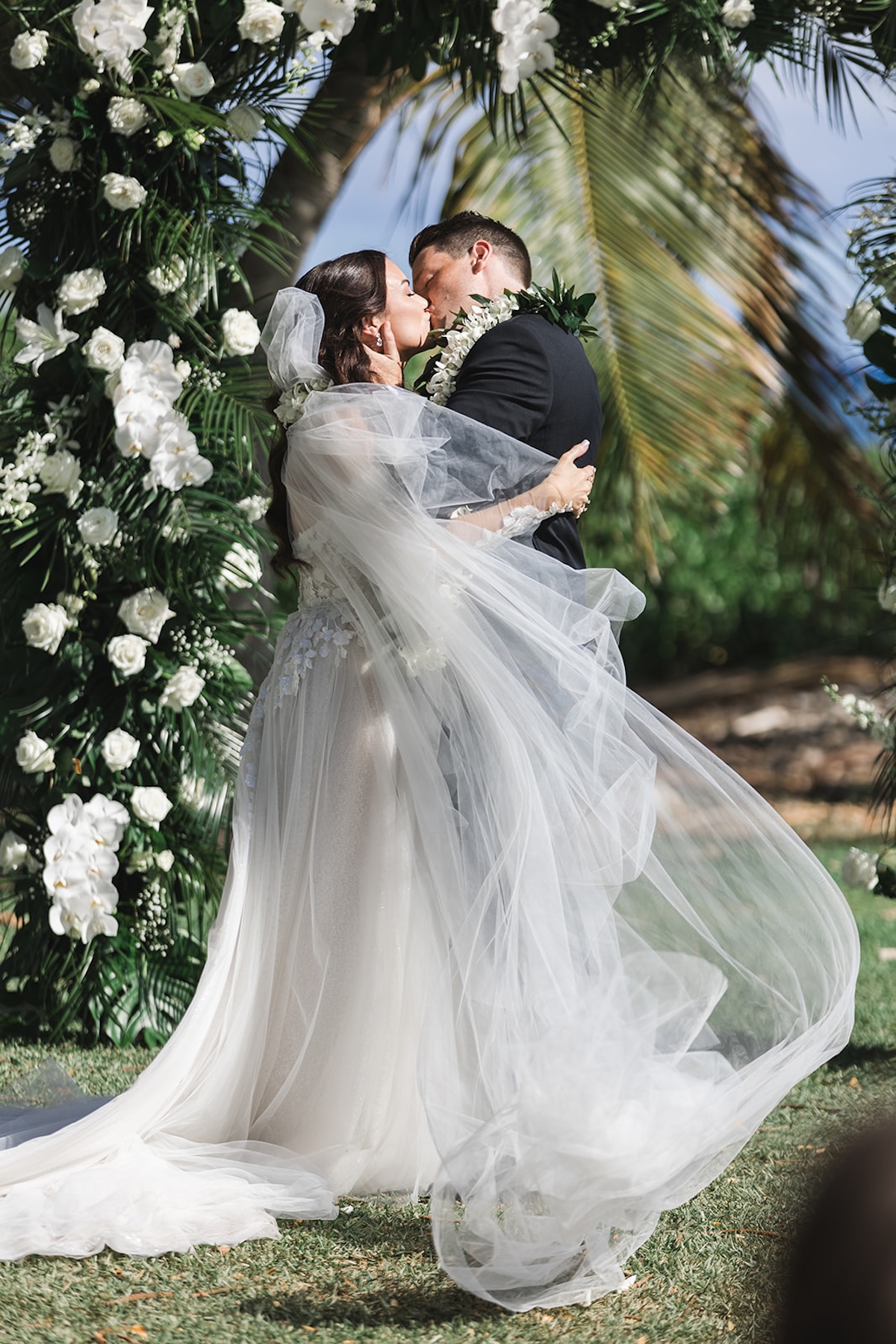 tropical white flowers for wedding ceremony