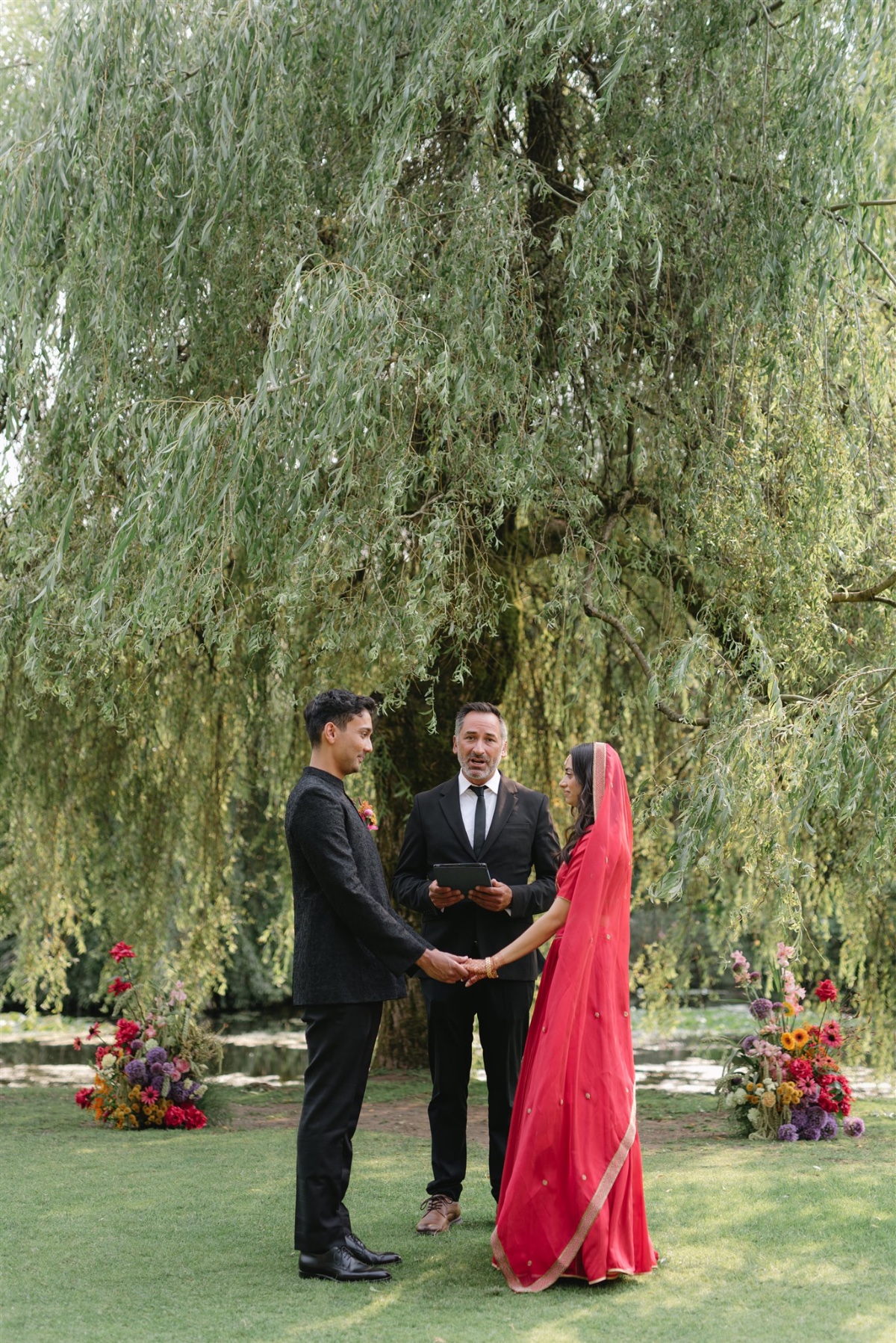 simple outdoor wedding ceremony