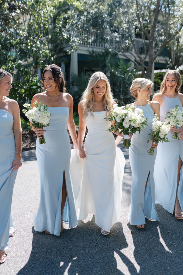 The Effortless Coastal Charm of Organic White Florals and a Candlelit Dinner on 30A
