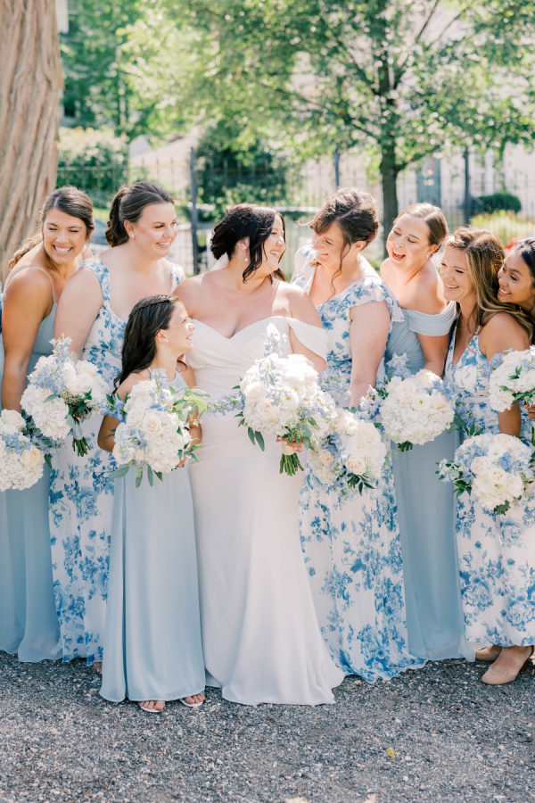 A Gentle Nod to Nature in This Effortlessly Elegant Lakeside Wedding