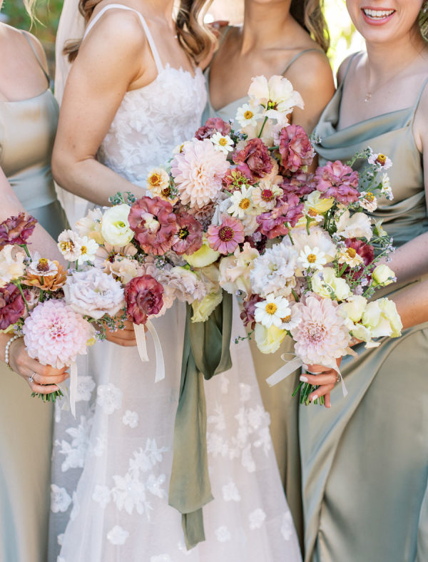 A Vintage-Inspired Garden Wedding with Pastel Hues and a Bunny Named Dewey