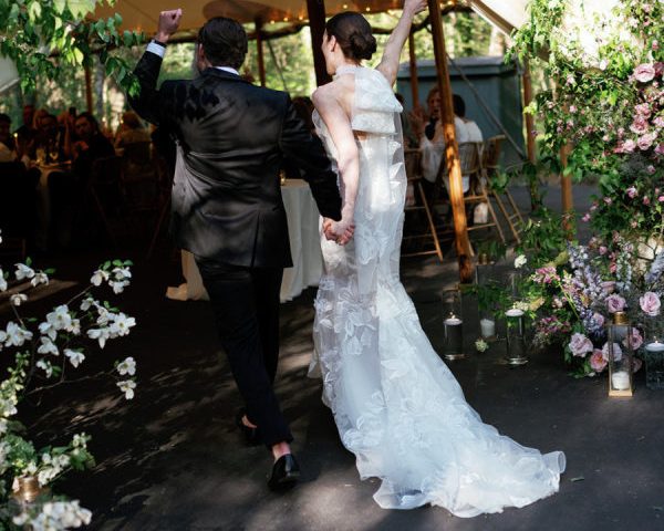 A Playful Springtime Wedding Inspired by New York’s Iconic Flower Stands