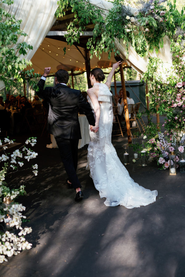 A Playful Springtime Wedding Inspired by New York’s Iconic Flower Stands