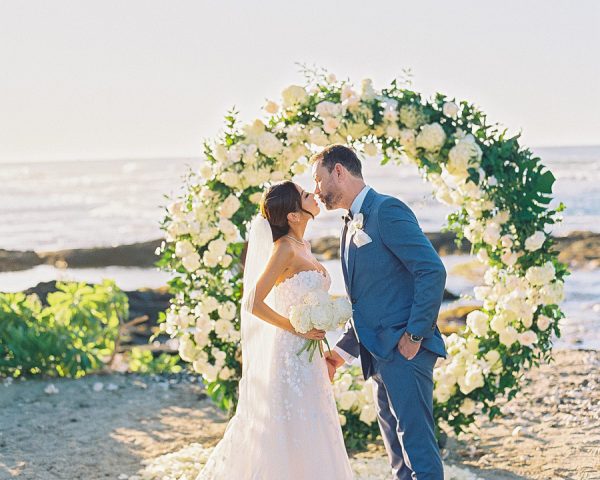 A Refined Celebration of Soft Romance and Coastal Beauty on the Kohala Coast