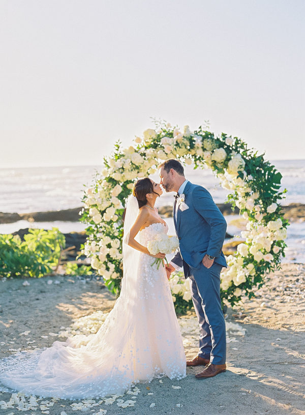 A Refined Celebration of Soft Romance and Coastal Beauty on the Kohala Coast