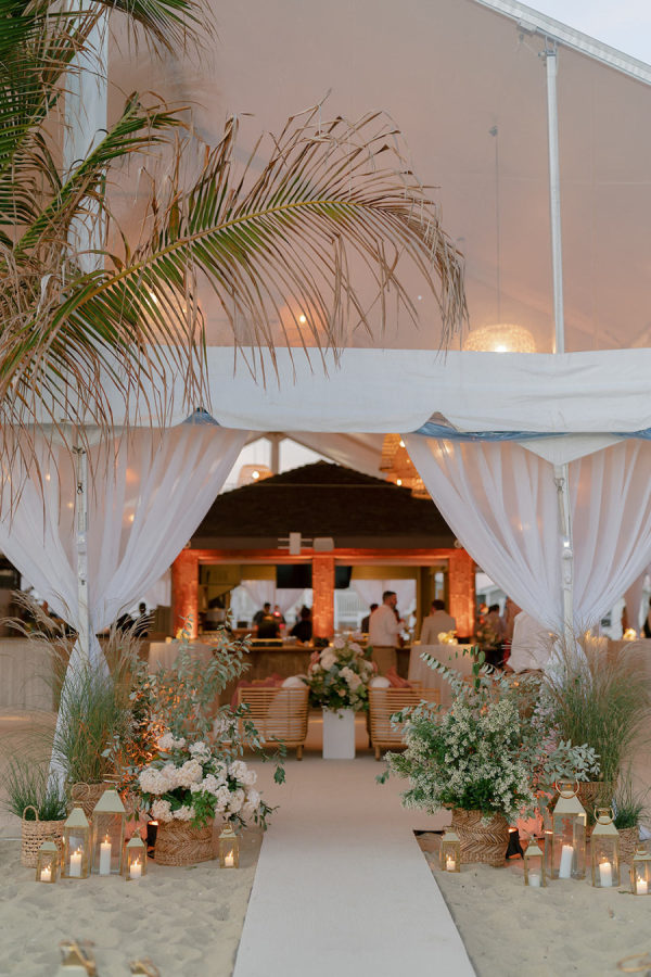 A Refined Coastal Wedding Framed by Sand, Sea, and Sunset at Edgewater Beach & Cabana Club