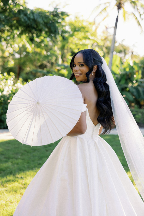 Lush Greenery and Live Jazz Set the Scene for This Elegant Outdoor Celebration