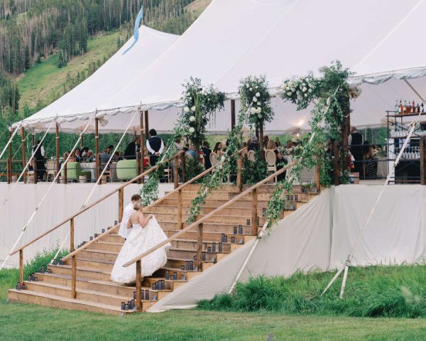 The First-Ever Meadow Wedding at Beano’s Cabin Blends Cozy Coastal Style With Alpine Scenery