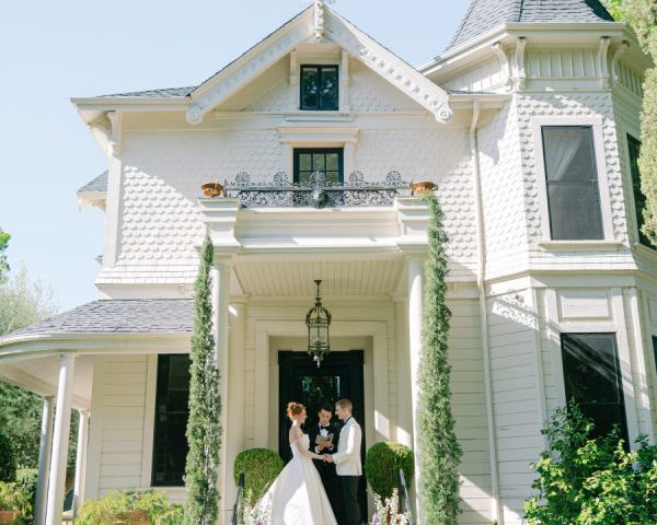 A Cinematic Bridgerton-Inspired Celebration Amid the Historic Gardens of Park Winters