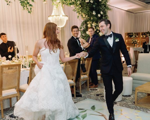 A Wedding Photographer’s Guide on How to Pose for Wedding Photos