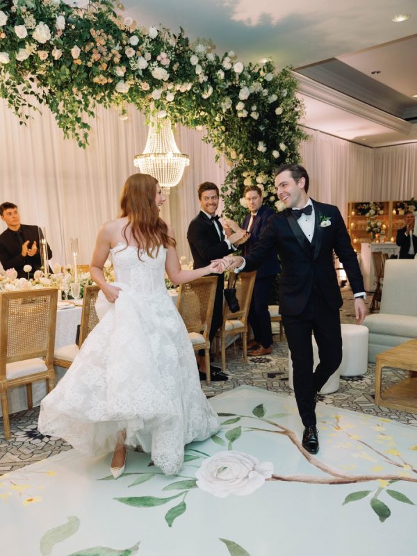 A Wedding Photographer’s Guide on How to Pose for Wedding Photos