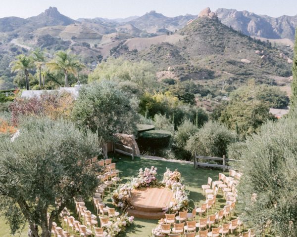 Interior-Inspired Tablescapes and Soft Florals at Cielo Farms