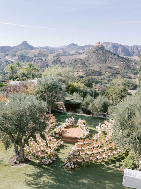 Interior-Inspired Tablescapes and Soft Florals at Cielo Farms
