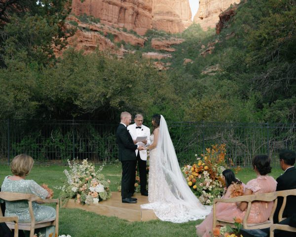 An Earthy Sedona Wedding Blending Natural Textures and Sun-Washed Tones at Enchantment Resort