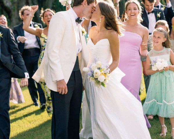 A Laid-Back Garden Celebration with Fresh Florals and an Atmosphere That Felt Like Home